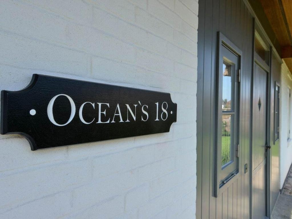 Botel Oceans 18 Comfortable
